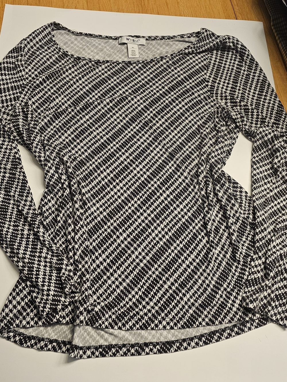 White House Black Market Black and White Houndstooth Long Sleeve Top